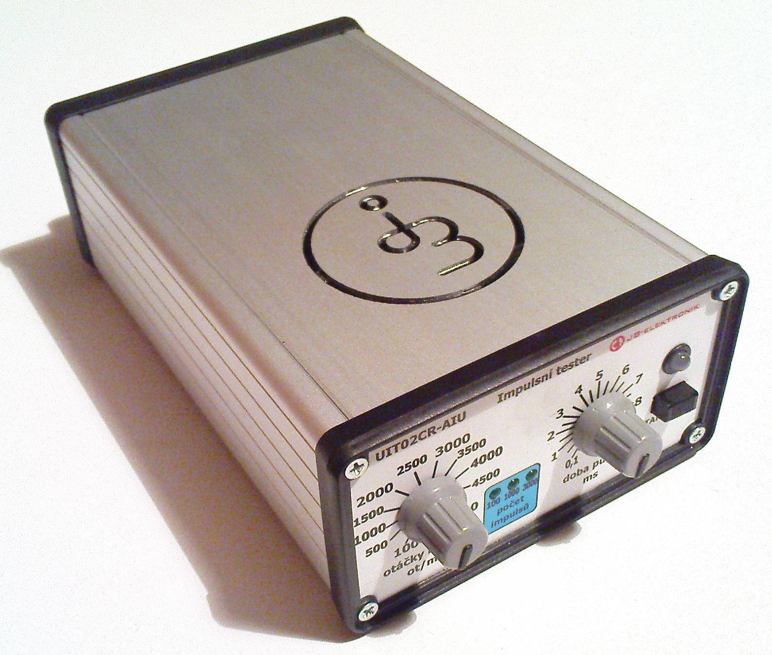 UIT02 - celý přístroj: universální impulsní tester s doplňkovou funkcí